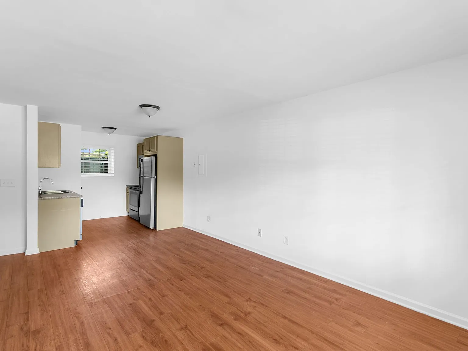 The Avondale Apartments — Photo 3
