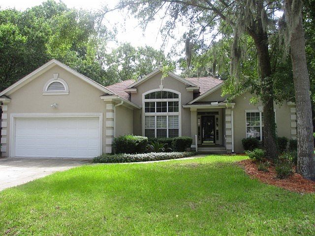 1st image of 121 Hillcrest Ct