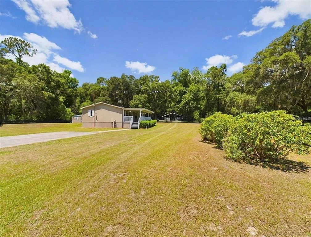 3 bed, 2.0 bath, 1176 sqft, $4,000 — Photo 2