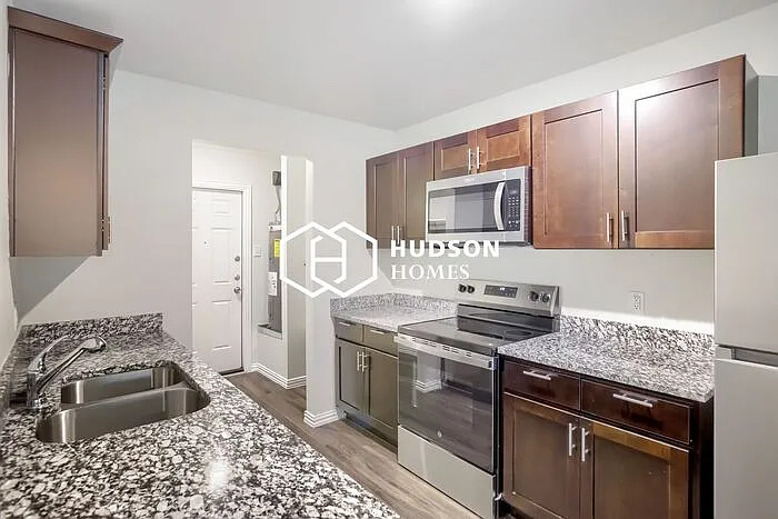 3 bed, 2.0 bath, 1090 sqft, $1,499 — Photo 4