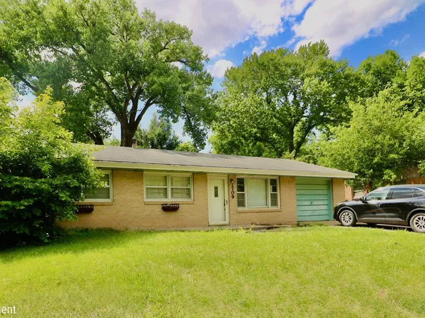 1709 Ranser Rd, Manhattan, KS 66502