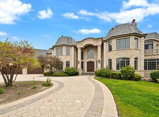 2202 Martin Ln, Northfield, IL 60093