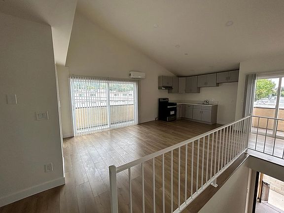 4th image of 10441 McVine Ave #12