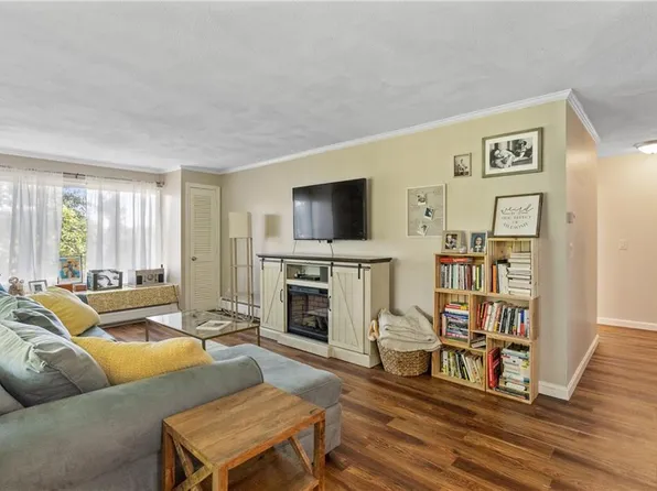 7 Wake Robin Rd Unit 105, Lincoln, RI 02865