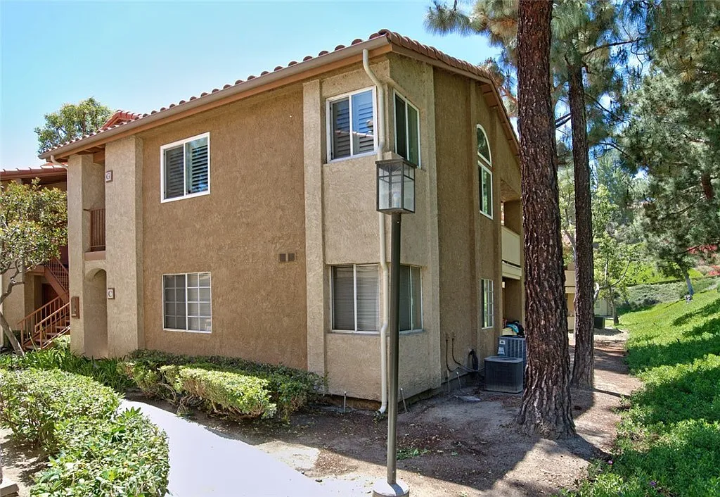 3 bed, 1456 sqft, $4,100 — Photo 4