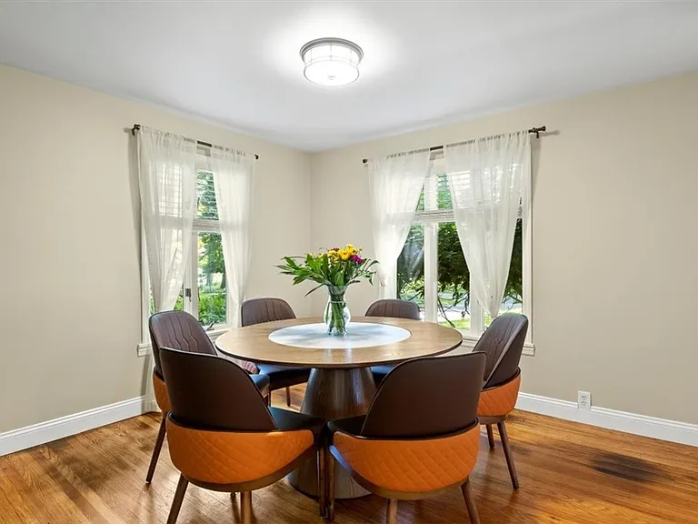 485 Oakridge Dr — Photo 10