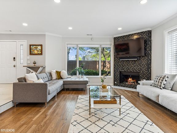 4th image of 1720 N La Salle St #7