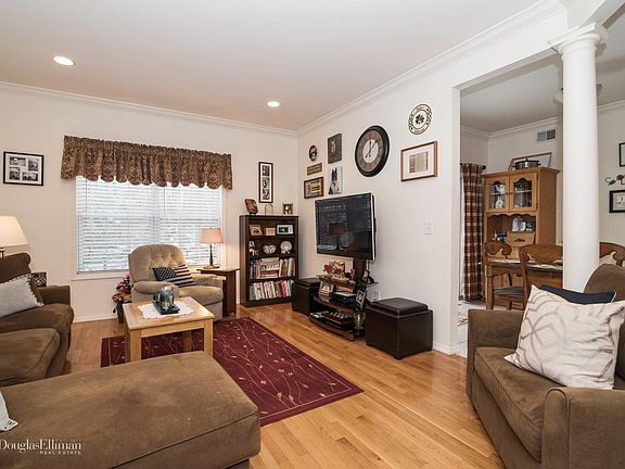 3rd image of 76 Cranberry Cir