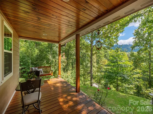 27 Little Roundtop Rd, Clyde, NC 28721