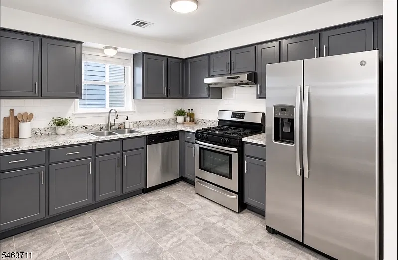 3 bed, 1.0 bath, $2,700 — Photo 2
