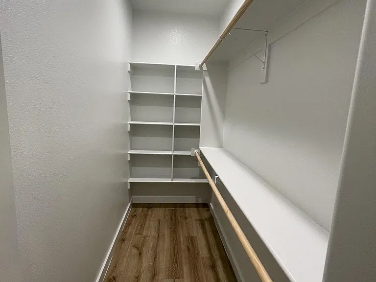 524 W Florence St — Photo 8
