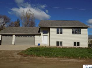 559 E 11th St, Gibbon, MN 55335