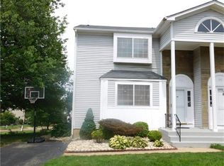 28 Marc Dr, Dayton, NJ 08810