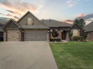 1310 S Aster Pl, Broken Arrow, OK 74012