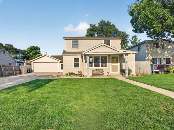 1712 Wilcox St, Crest Hill, IL 60403