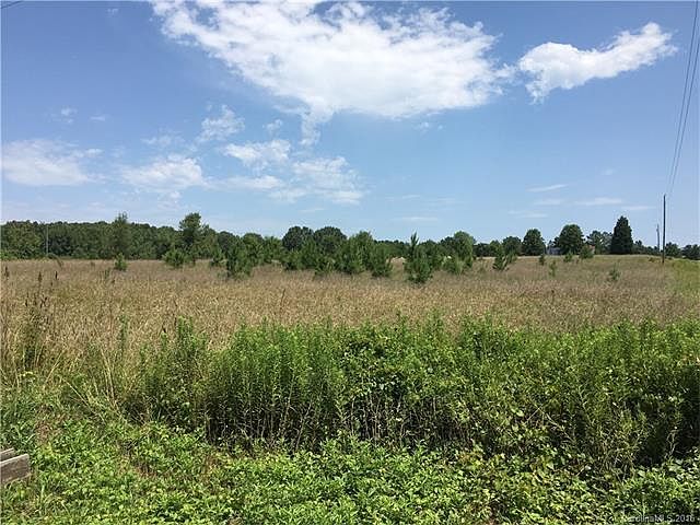 2nd image of 600 Daves Rd