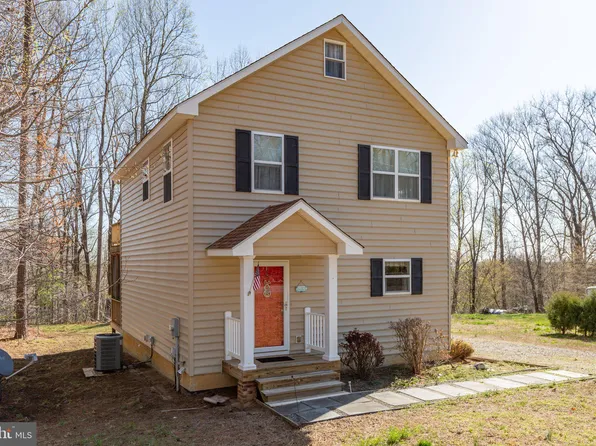 59 Bay Pointe Dr, Montross, VA 22520
