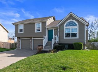 1921 Parkview Dr, Raymore, MO 64083