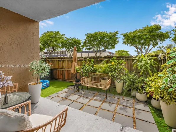 10900 SW 104th St APT 110, Miami, FL 33176