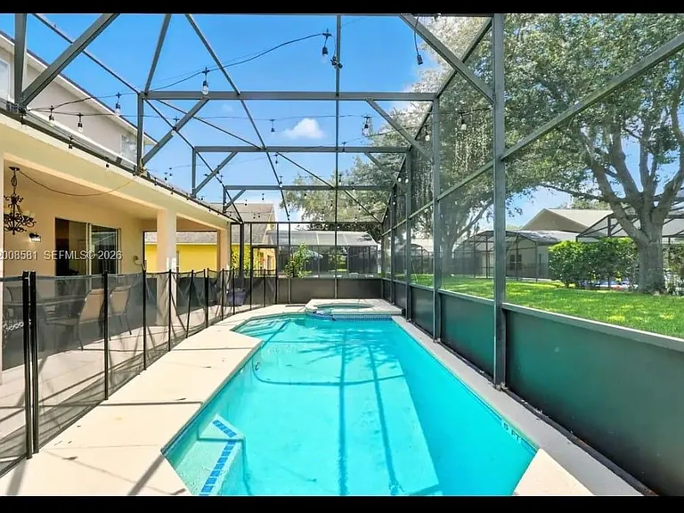 8520 Sunrise Key Dr — Photo 25