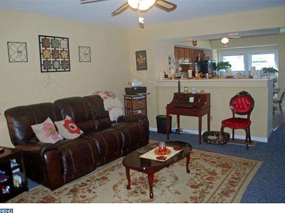 3rd image of 818 Sabina Cir