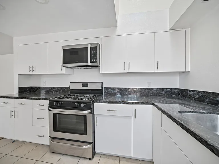 1939 N Tamarind Ave #1 — Photo 4