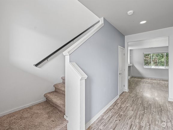 5th image of 20618 5th Avenue Ct E