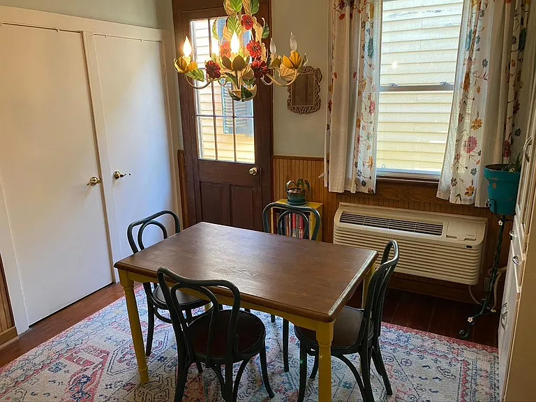 933 Louisa St — Photo 12