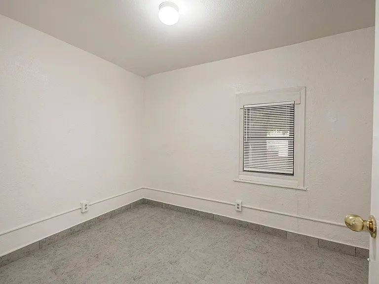 801 Van Patten Ave — Photo 6