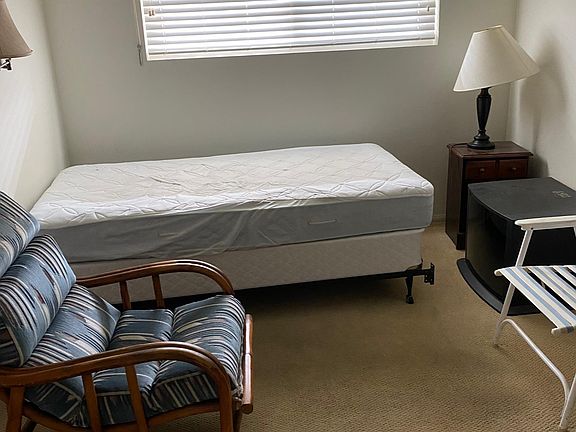 5th image of 677 Reef Cir