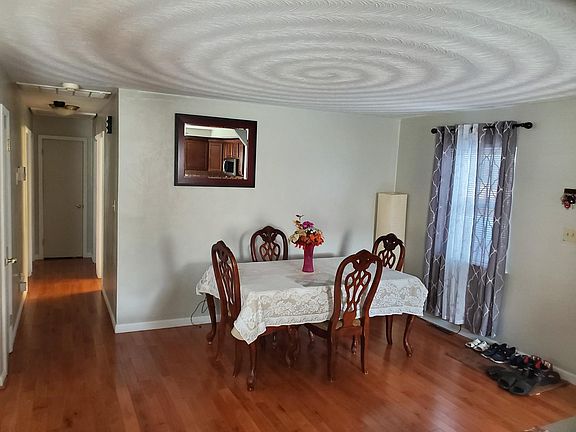 4th image of 1379 Watson St