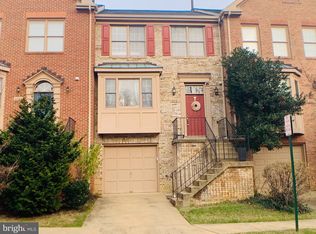6218 Squires Hill Dr, Falls Church, VA 22044