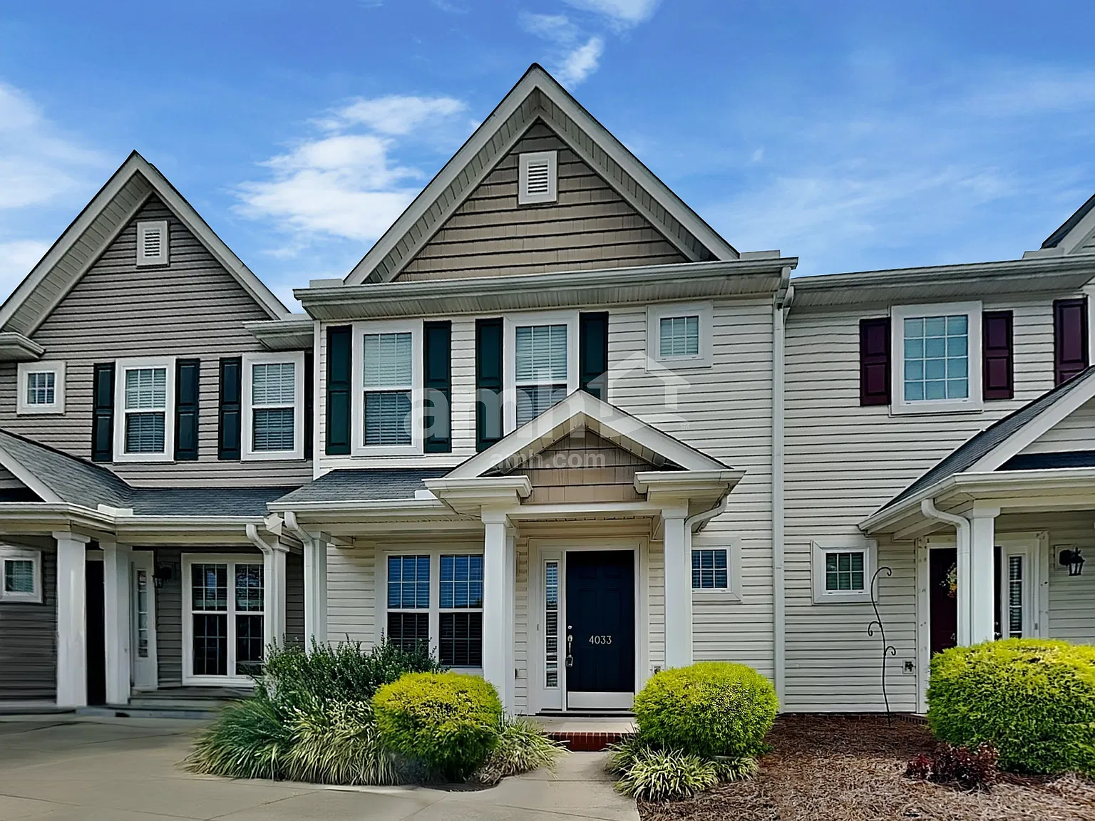 3 bed, 2.5 bath, 1440 sqft, $1,805 — Photo 1