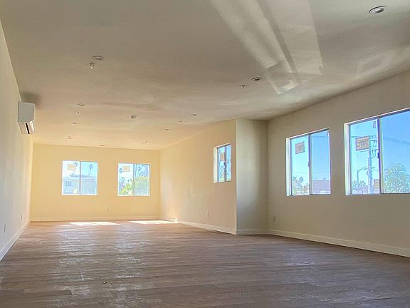 2nd image of 2071 W Washington Blvd #C