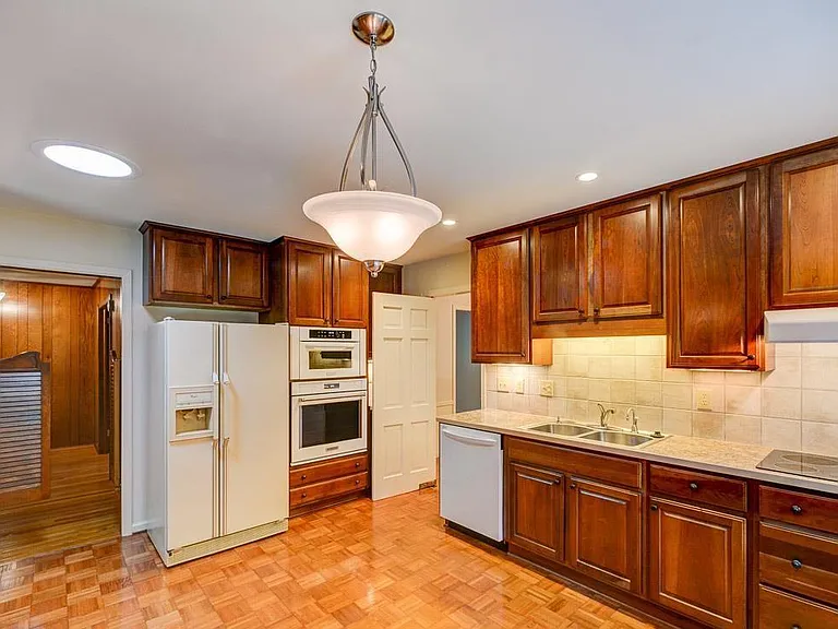 3500 Sloan Ct — Photo 7
