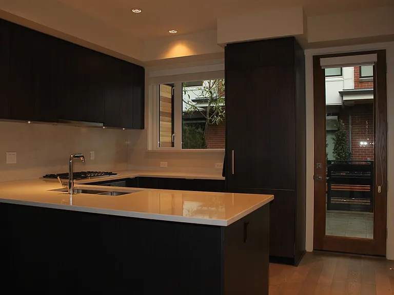 5438 Oak St — Photo 5