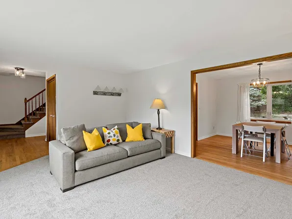 2340 Timberlea Dr, Woodbury, MN 55125