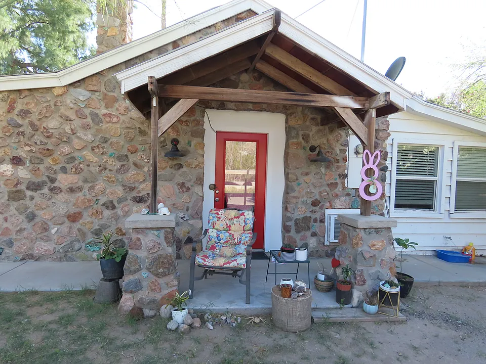 154 S Stone Ave