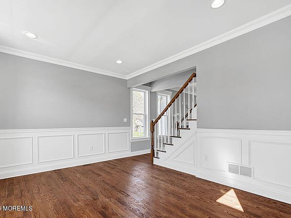 5th image of 864 Woodbury Drive