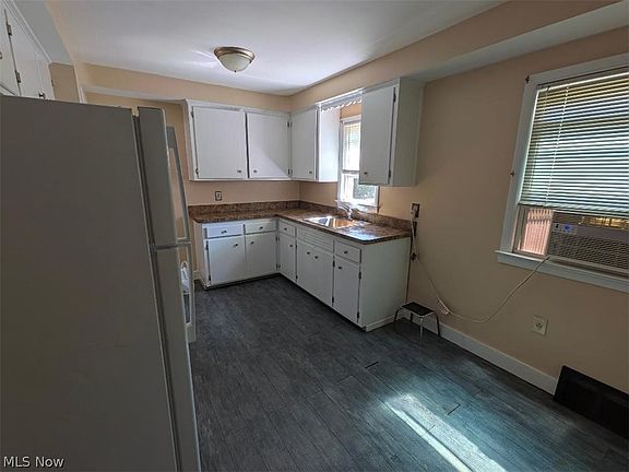 4th image of 24900 Zeman Ave