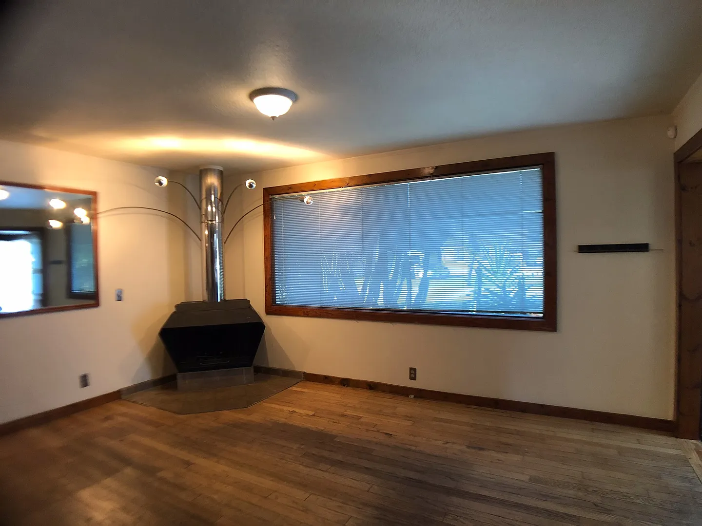 ** Coming SOON ** 2/1/Carport With Detached Man-Cave — Photo 4