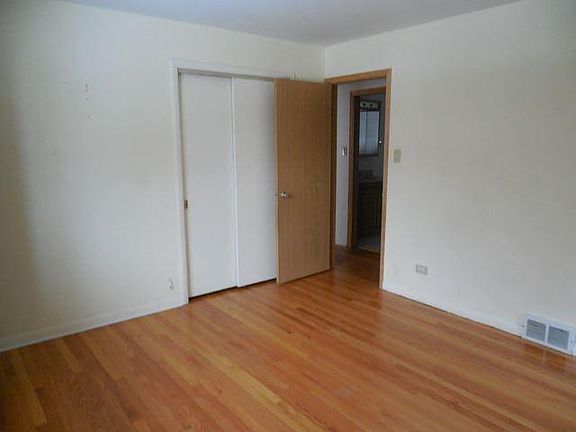 2nd image of 10016 S Minnick Ave