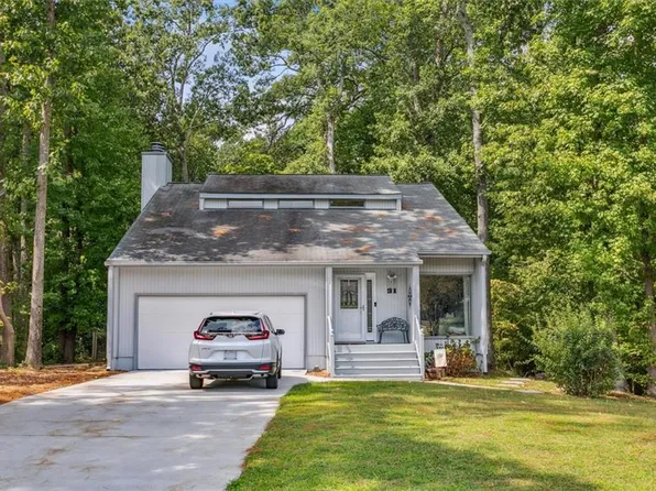 31 Cherbourg Dr, Newport News, VA 23606