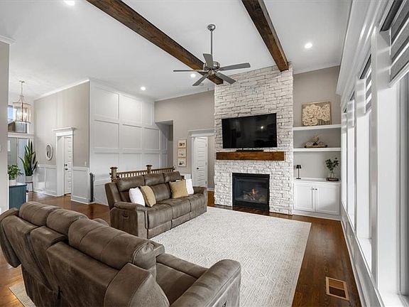 3rd image of 2421 SW River Trail Rd