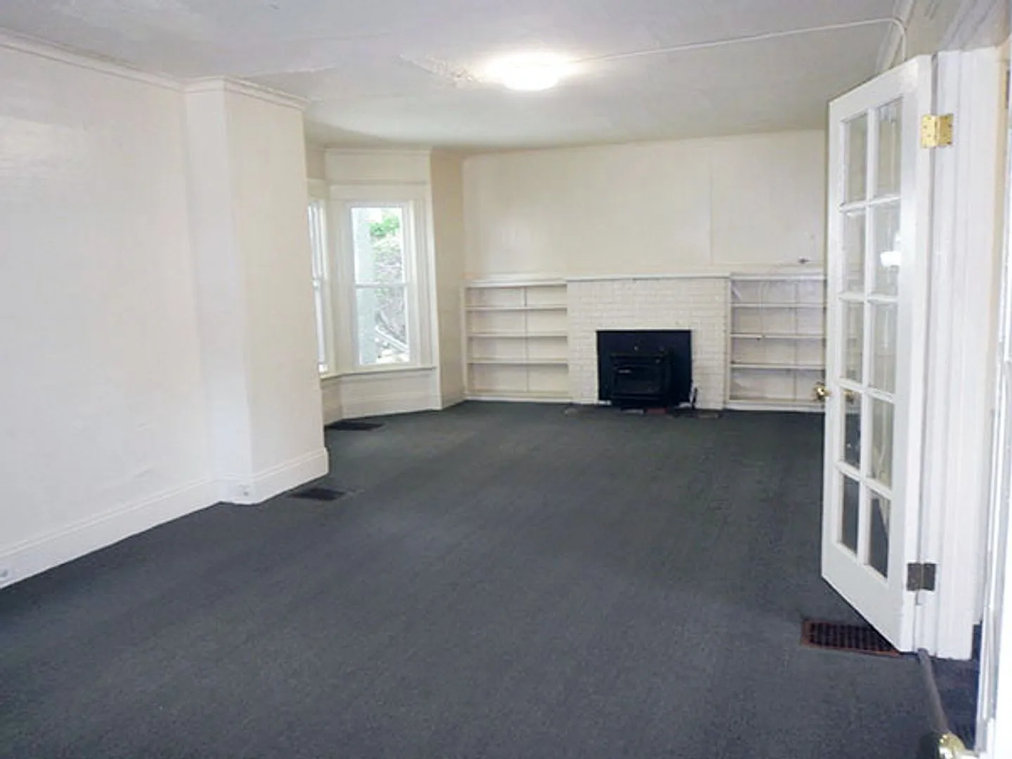 909 Lancaster Avenue - Available 6/1/27 - 4 Bedroom Single Family Home — Photo 3