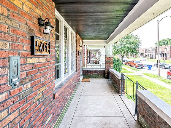 4th image of 5042 Chippewa St #2F