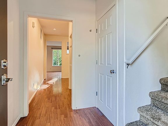 4th image of 464 NE 60th Ave