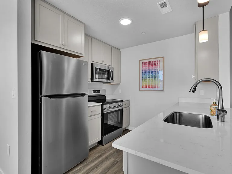 Springtree Apartments — Photo 48