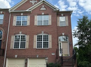 2431 Cypress Green Ln, Herndon, VA 20171
