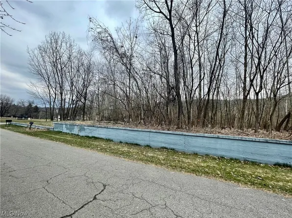 S Chester St, New Cumberland, WV 26047